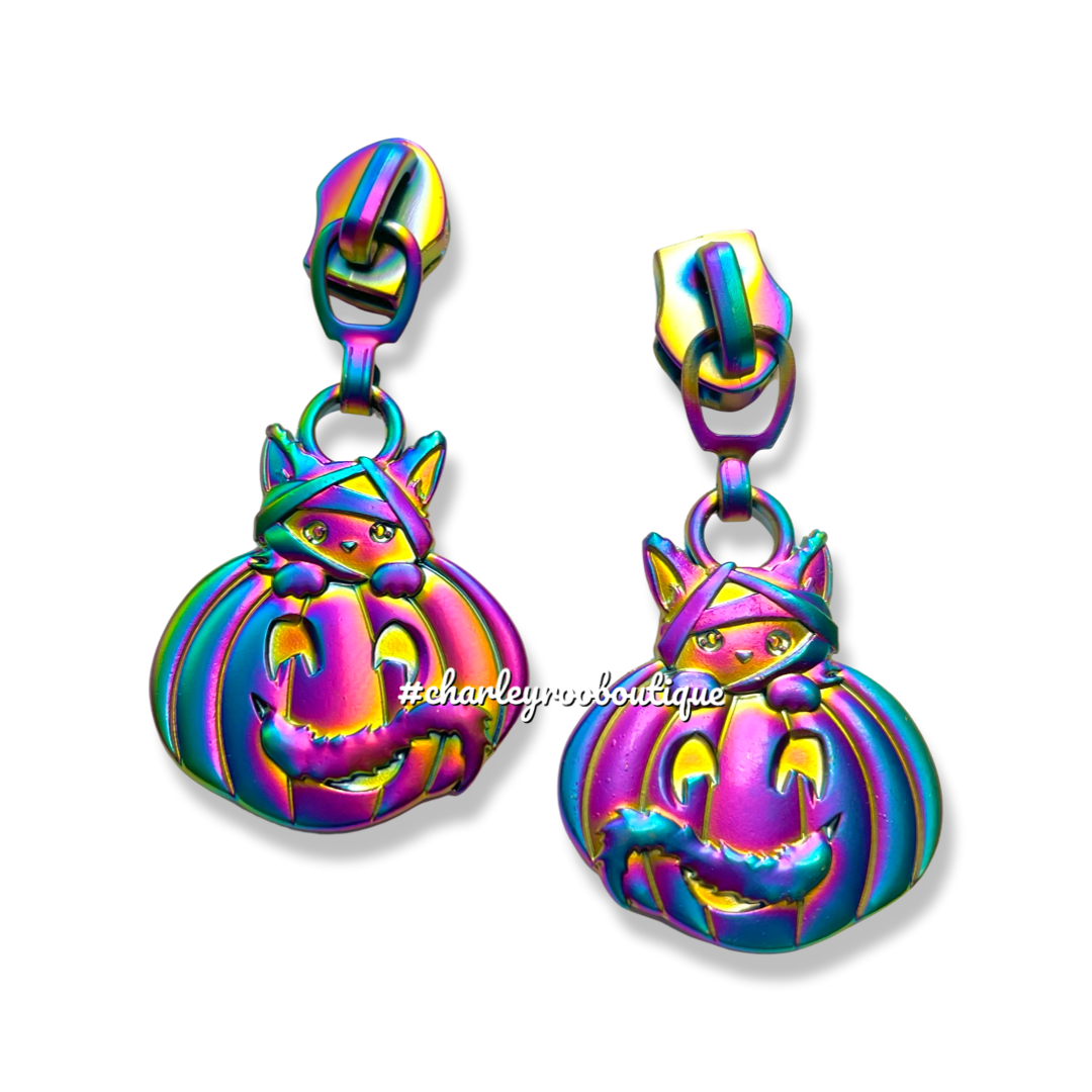 Zipper Pull, Kitten in Pumpkin, Halloween, Rainbow Matte