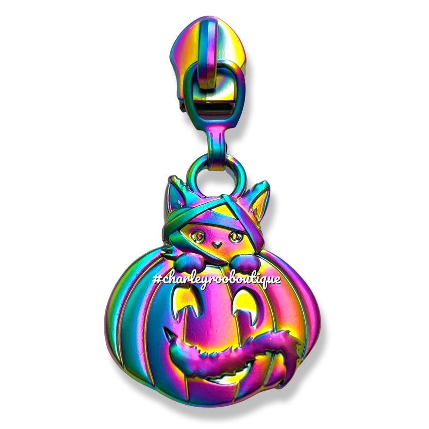 Zipper Pull, Kitten in Pumpkin, Halloween, Rainbow Matte