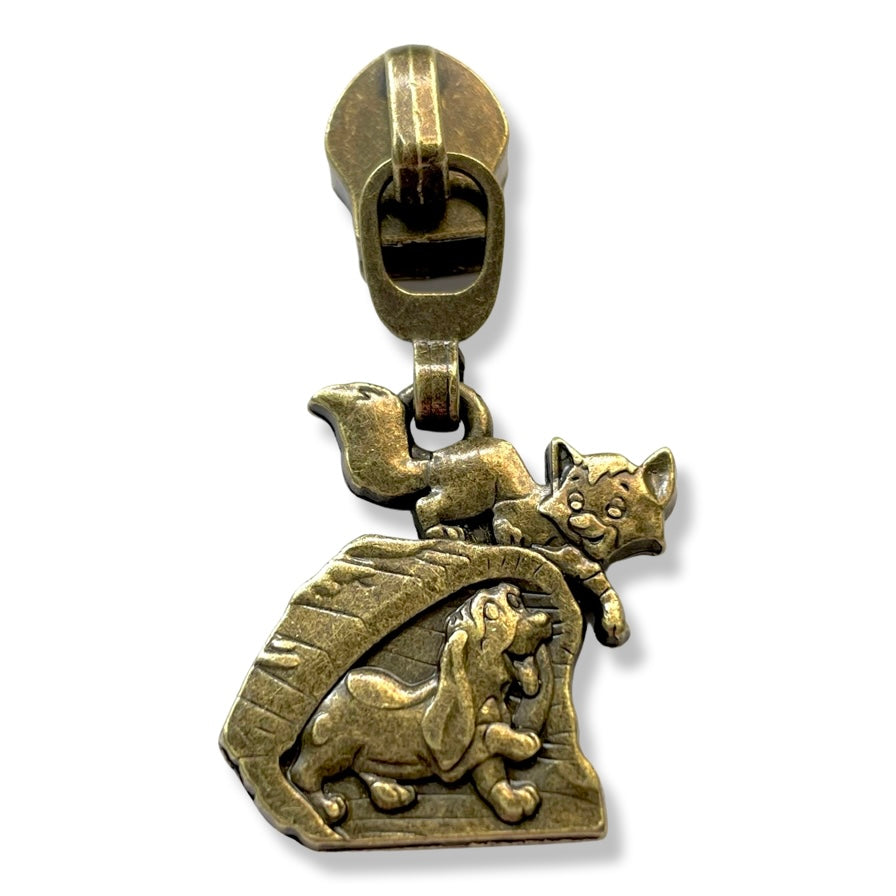 Zipper Pull, Fox and Hound, Throwback, Antique Brass