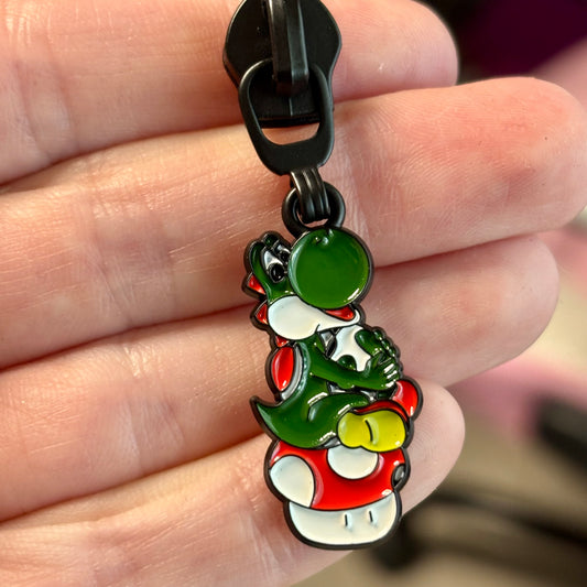 Zipper Pull, Yoshi, Mario